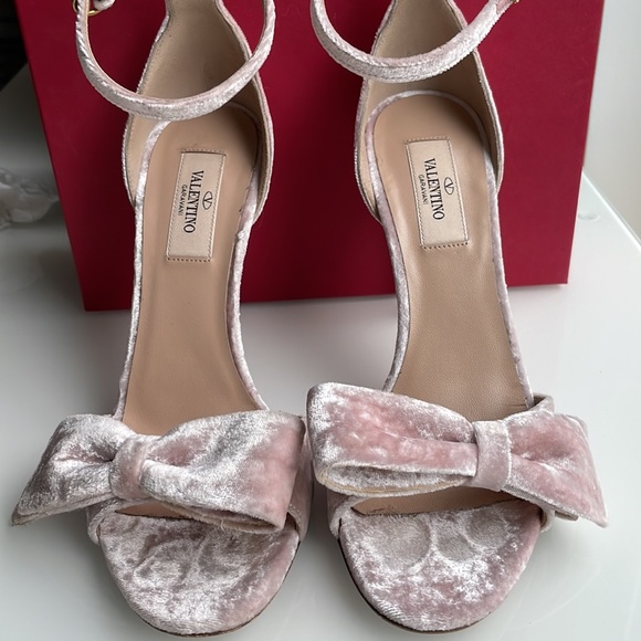 Valentino Garavani Pink Velvet Bow High Heel Sandals in Size 37.5! - Picture 3 of 11